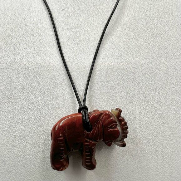 red jasper carved elephant pendant necklace - Picture 3 of 6